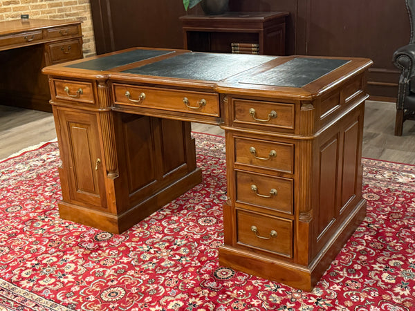 Vintage bureau, klassiek Engels bureau, mahoniehout, groen leer, 672
