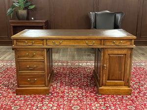 Vintage bureau, klassiek Engels bureau, mahoniehout, bruin leer, 597