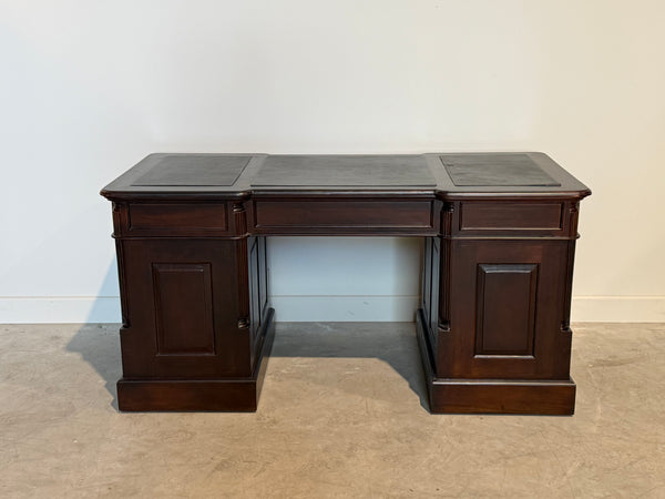 Vintage bureau, klassiek Engels bureau, mahoniehout, groen leer, 701