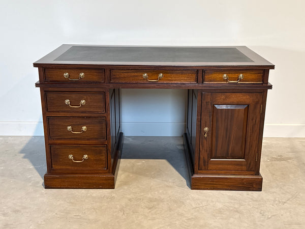 Vintage bureau, klassiek Engels bireau, mahoniehout, zwart leer, 693