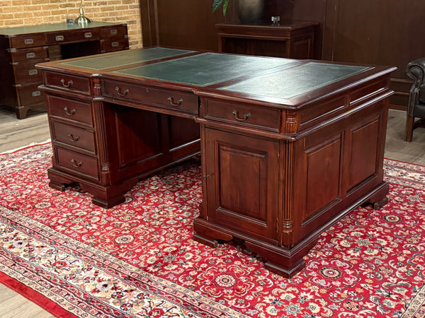 Vintage bureau, partnerdesk, klassiek Engels bureau, mahoniehout, groen leer, 615