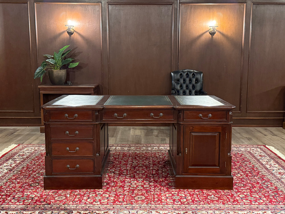 Vintage bureau, partnerdesk, klassiek Engels bureau, mahoniehout, groen leer, 591