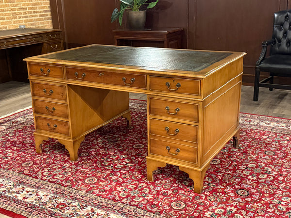 Vintage bureau, klassiek Engels bureau, mahoniehout, groen leer, 570