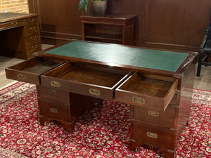 Vintage-Schreibtisch, klassischer englischer Schreibtisch, Mahagoni, grünes Leder, 576