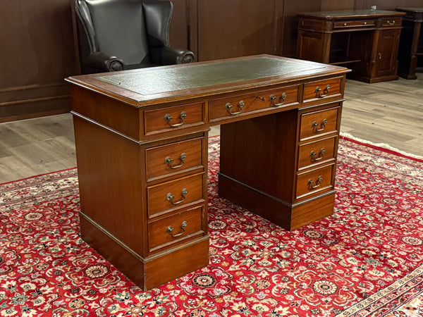 Vintage bureau, klassiek Engels bureau, mahoniehout, groen leer, 624