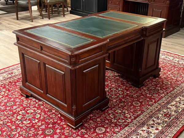 Vintage bureau, klassiek Engels bureau, mahoniehout , groen leer, 614