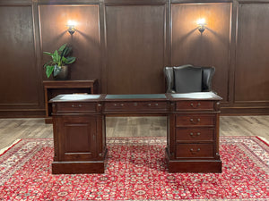 Bureau vintage, bureau anglais classique, acajou, cuir vert, 647