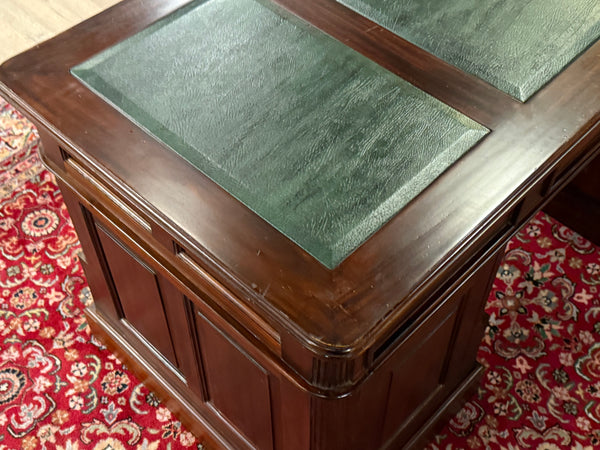 Vintage-Schreibtisch, klassischer englischer Schreibtisch, Mahagoni, grünes Leder, 636