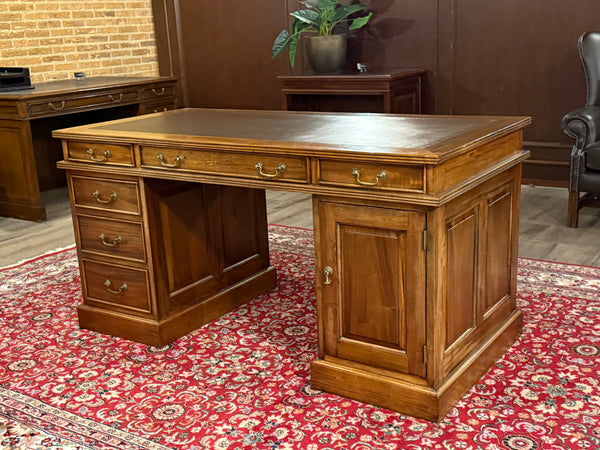 Vintage bureau, klassiek Engels bureau, mahoniehout, bruin leer, 597