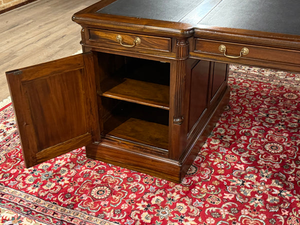 Vintage bureau, klassiek Engels bureau, mahoniehout, zwart leer, 658