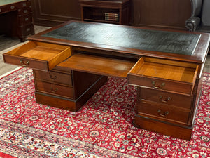 Vintage-Schreibtisch, klassischer englischer Schreibtisch, Mahagoni, grünes Leder, 642