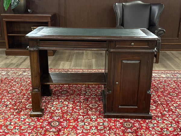 Vintage bureau, klassiek Engels bureau, mahoniehout, groen leer, 630