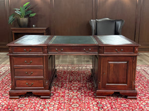 Vintage bureau, partnerdesk, klassiek Engels bureau, mahoniehout, groen leer, 615