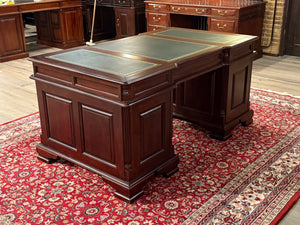 Vintage bureau, klassiek Engels bureau, mahoniehout, groen leer, 659