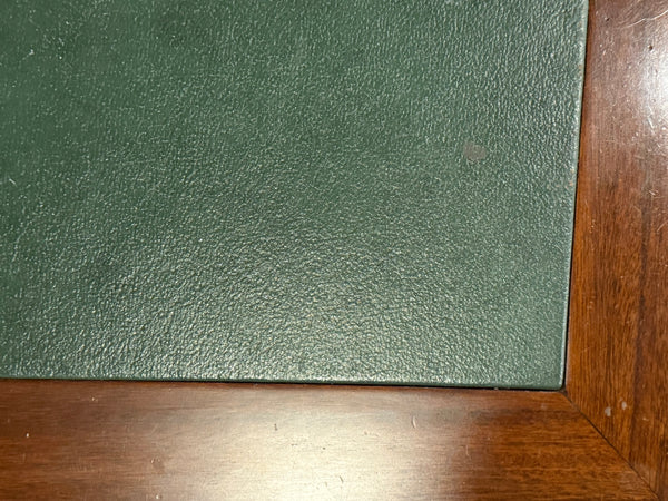 Vintage bureau, klassiek Engels bureau, mahoniehout, groen leer, 620