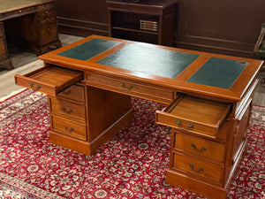 Bureau vintage, bureau anglais classique, acajou, cuir vert, 692