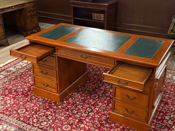 Bureau vintage, bureau anglais classique, acajou, cuir vert, 692