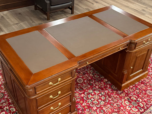 Vintage bureau, klassiek Engels bureau, mahoniehout, bruin leer, 609