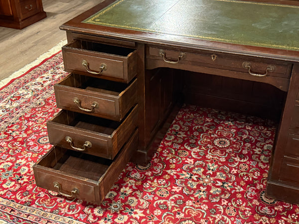 Vintage bureau, antiek Engels bureau, eikenhout, groen leer, 663