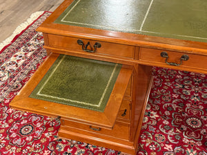 Vintage-Schreibtisch, klassischer englischer Schreibtisch, Mahagoni, grünes Leder, 651