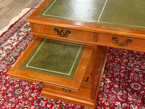 Vintage-Schreibtisch, klassischer englischer Schreibtisch, Mahagoni, grünes Leder, 651