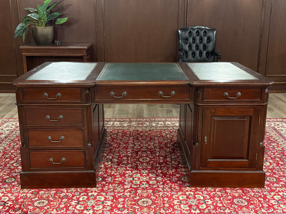 Vintage bureau, partnerdesk, klassiek Engels bureau, mahoniehout, groen leer, 591