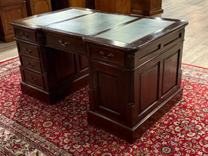 Vintage-Schreibtisch, klassischer englischer Schreibtisch, Mahagoni, grünes Leder, 640
