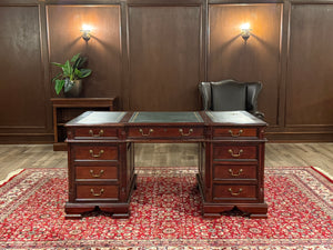 Bureau vintage, bureau anglais classique, acajou, cuir vert, 642