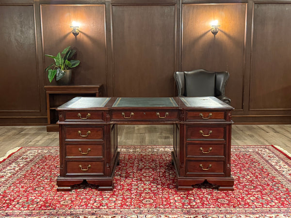 Bureau vintage, bureau anglais classique, acajou, cuir vert, 642