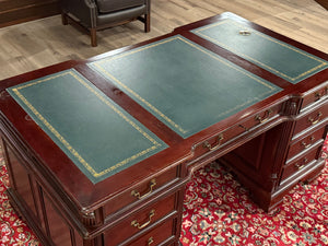 Bureau vintage, bureau anglais classique, acajou, cuir vert, 642