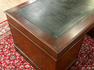 Vintage-Schreibtisch, klassischer englischer Schreibtisch, Mahagoni, grünes Leder, 642
