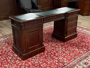 Bureau vintage, bureau anglais classique, acajou, cuir vert, 647