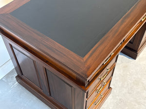 Vintage bureau, klassiek Engels bireau, mahoniehout, zwart leer, 693
