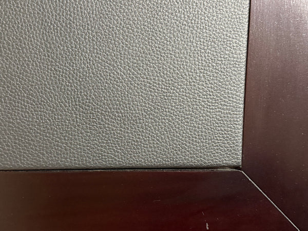 Vintage schrijftafel, klassiek Engels bureau, mahoniehout, zwart leer, 713