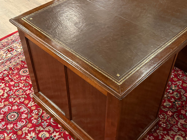 Vintage bureau, antiek, klassiek Engels bureau, eikenhout, bruin leer, 581