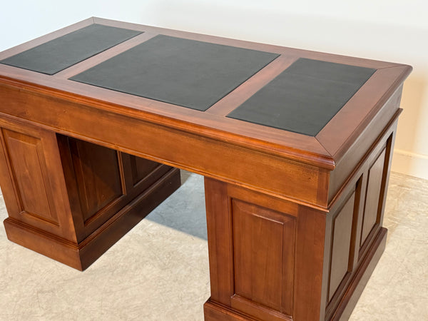 Vintage bureau, klassiek Engels bureau, mahoniehout, zwart leer, 706