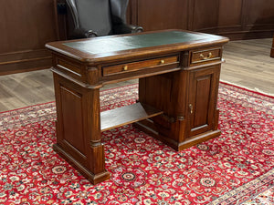 Vintage bureau, klassiek Engels bureau, mahoniehout, groen leer, 620