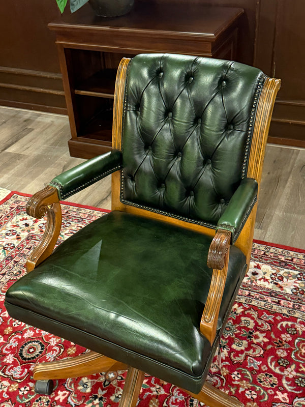 Vintage-Sessel, Chesterfield, Mahagoni, grünes Leder, 106