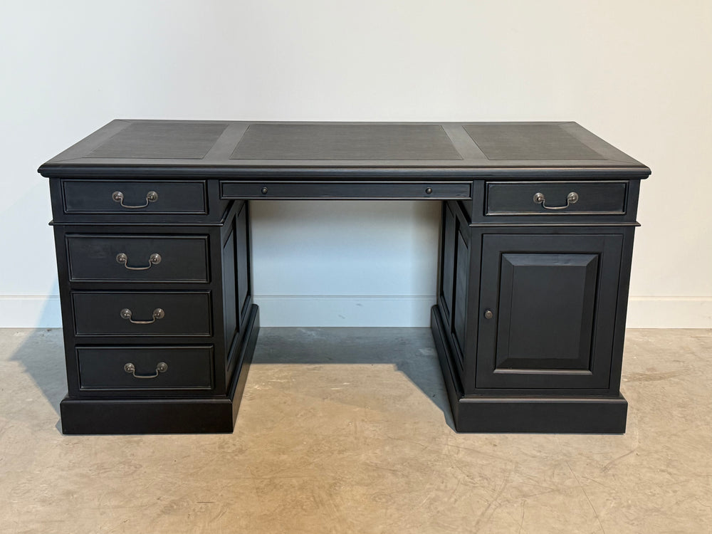 Vintage bureau, zwart, klassiek Engels bureau, mahoniehout , zwart leer, 702