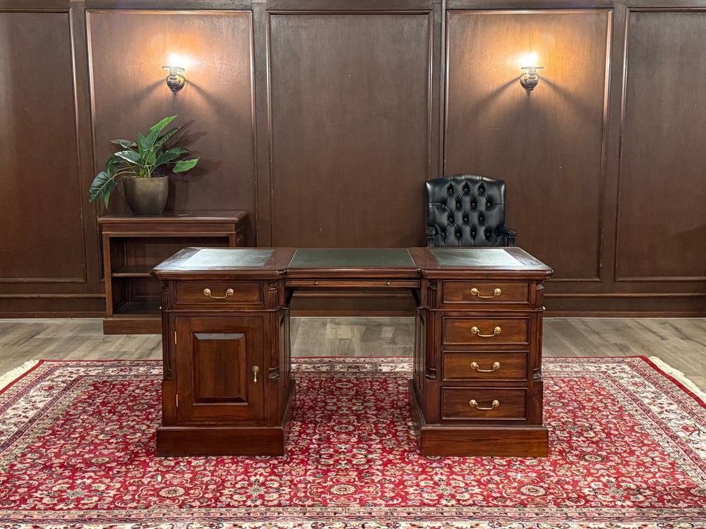 Vintage bureau, klassiek Engels bureau, mahoniehout, groen leer, 569