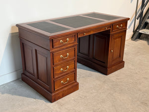 Vintage bureau, klassiek Engels bureau, mahoniehout, zwart leer, 706