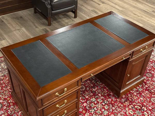 Vintage bureau, klassiek Engels bureau, mahoniehout, zwart leer, 629