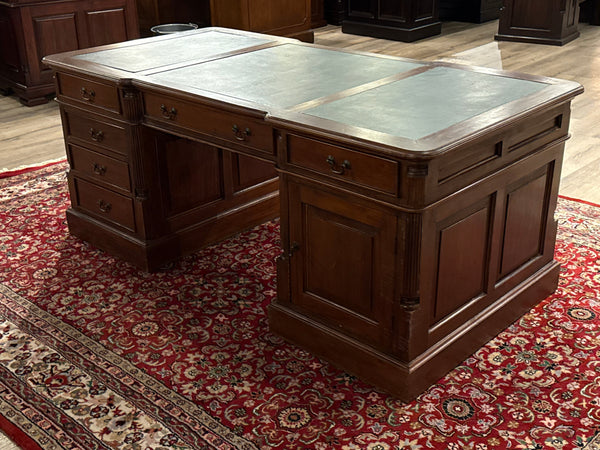 Vintage bureau, partnerdesk, klassiek Engels bureau, mahoniehout, groen leer, 632