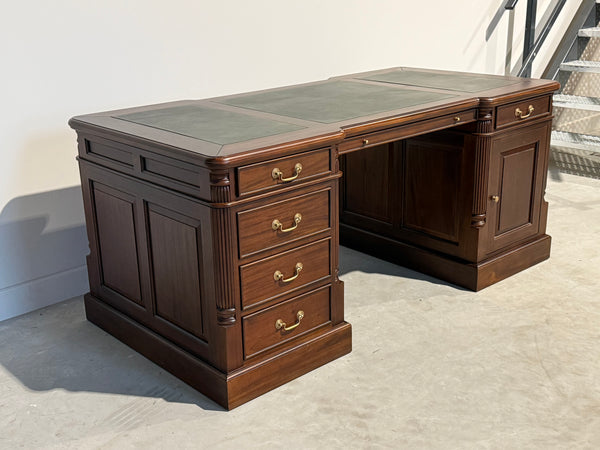 Vintage bureau, partnerdesk, klassiek Engels bureau, mahoniehout, groen leer, 692