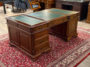 Vintage bureau, partnerdesk, klassiek Engels bureau, mahoniehout, groen leer, 671