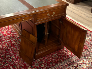 Vintage-Schreibtisch, Partner-Schreibtisch, klassischer englischer Schreibtisch, Mahagoni, grünes Leder, 638