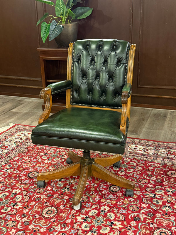 Vintage-Sessel, Chesterfield, Mahagoni, grünes Leder, 106