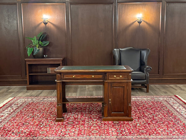 Vintage bureau, klassiek Engels bureau, mahoniehout, groen leer, 620