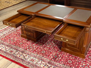 Vintage bureau, klassiek Engels bureau, mahoniehout, bruin leer, 609