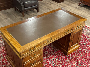 Vintage bureau, klassiek Engels bureau, mahoniehout, bruin leer, 597